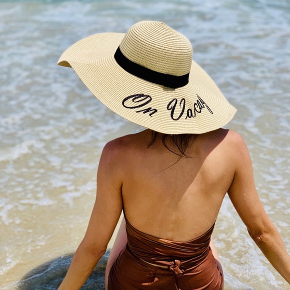 Floppy women’s beach hat - Picture 1 of 5